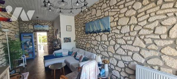 A vendre, Charente Maritime, ROYAN Maison de caractère dans petite copropriété de 10 lots à moi...