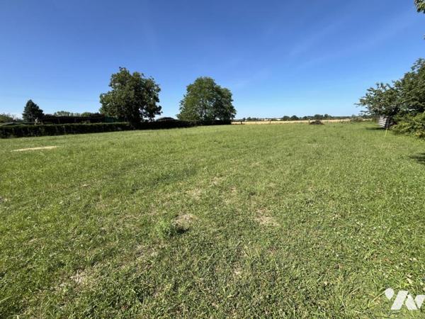 NUITS SAINT GEORGES 9 Kms terrain à bâtir d'environ 2 377 m² à viabiliser dont env 1 020 en zone Ua