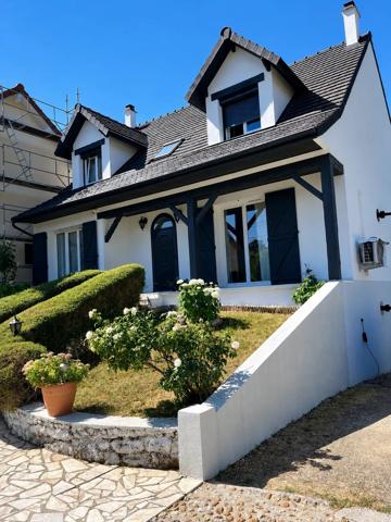 Vente                                                      Maison
                        
                     9 pièces                      213 m2                     à Draveil