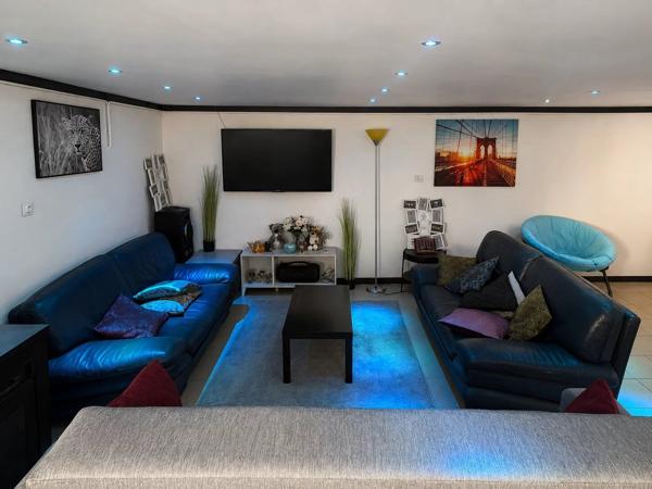 Vente                                                      Maison
                        
                     9 pièces                      213 m2                     à Draveil