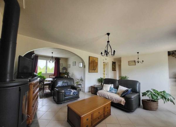 Dans quartier recherché, Maison familiale, T5 sur 810m² de terrain