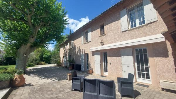 A vendre – Mas Provençal rénové, 4 chambres, avec pisicine et garage