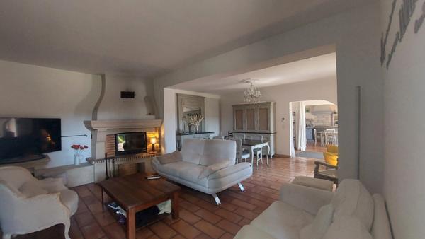 A vendre – Mas Provençal rénové, 4 chambres, avec pisicine et garage