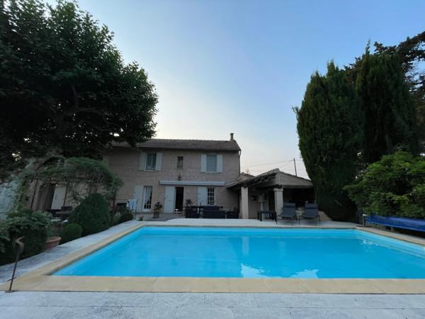 A vendre – Mas Provençal rénové, 4 chambres, avec pisicine et garage