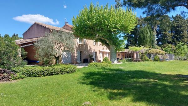 A vendre – Mas Provençal rénové, 4 chambres, avec pisicine et garage