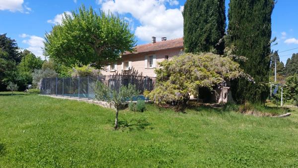 A vendre – Mas Provençal rénové, 4 chambres, avec pisicine et garage