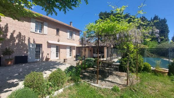 A vendre – Mas Provençal rénové, 4 chambres, avec pisicine et garage