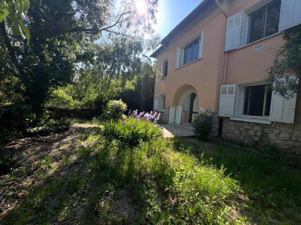 Maison en plein centre de ville avec terrain constructible