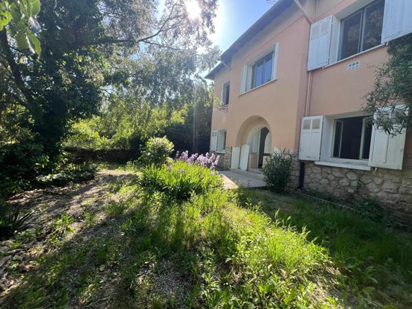 Maison en plein centre de ville avec terrain constructible