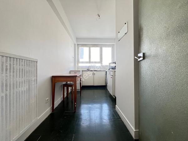 Appartement 4 pièces à Puteaux - quartier Boieldieu- Beau potentiel!