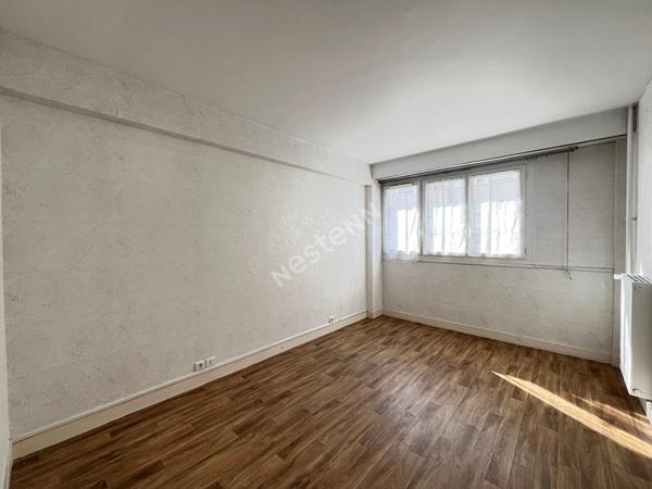 Appartement 4 pièces à Puteaux - quartier Boieldieu- Beau potentiel!