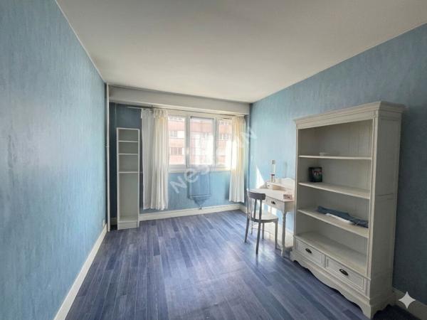 Appartement 4 pièces à Puteaux - quartier Boieldieu- Beau potentiel!