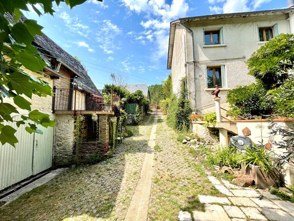 Une propriété unique entre nature, créativité et douceur de vivre Beaulieu sur dordogne