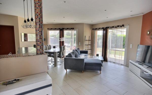 Maison à vendre    5 pièces •  Boeil-Bezing