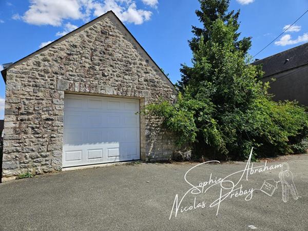 Maison en pierres avec jardin et double garage, proche centre-ville