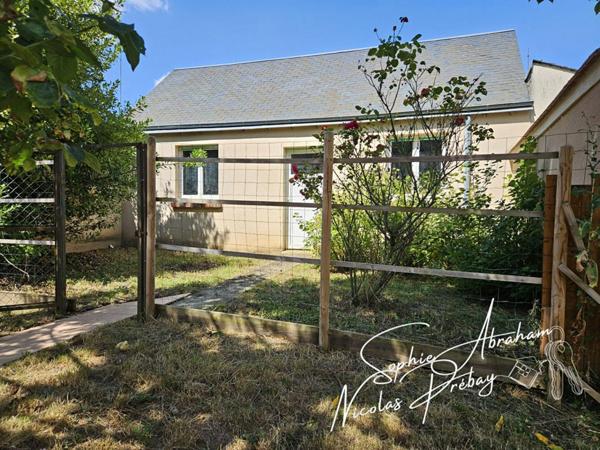 Maison en pierres avec jardin et double garage, proche centre-ville