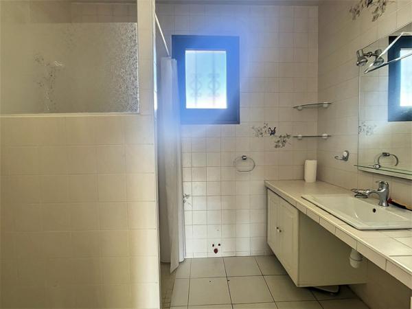 Maison avec 2 appartements de T3 et T5 avec extérieurs et garages