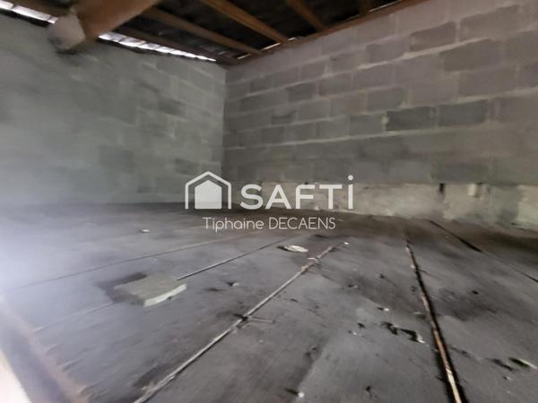 garage avec mezzanine, pouvant devenir un logement