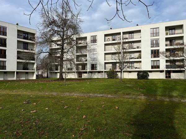 Appartement T4, 3 chambres, garage et parking.