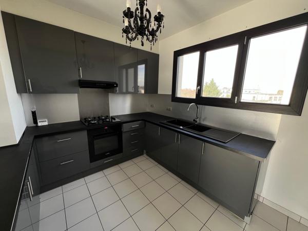 Appartement T4, 3 chambres, garage et parking.