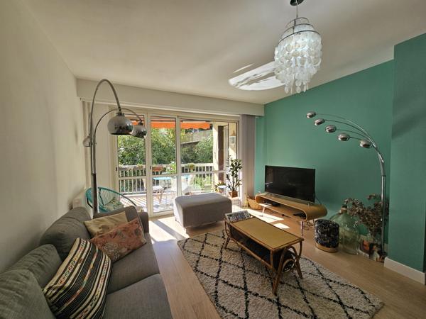 Apt (84400) Apt Luberon, magnifique appartement T5 de 103 m² entièrement rénové avec terrasse.