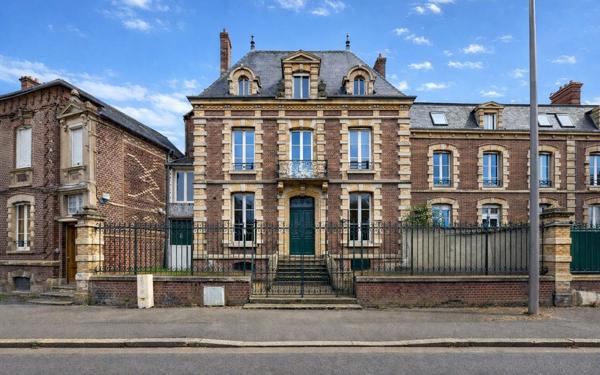 Immeuble à vendre    2 pièces • 391,40 m2 Beauvais