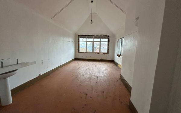 Immeuble à vendre    2 pièces • 391,40 m2 Beauvais