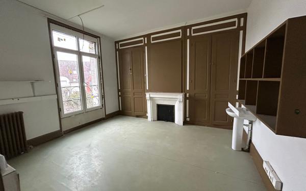 Immeuble à vendre    2 pièces • 391,40 m2 Beauvais