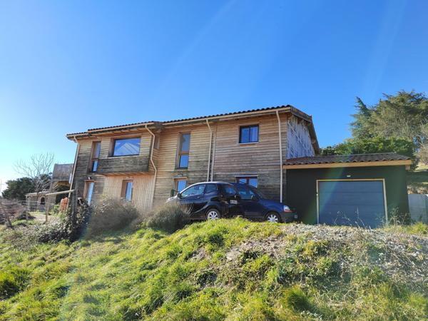 A SAISIR maison familiale avec vue imprenable sur les hauteurs de saint jean le Centenier