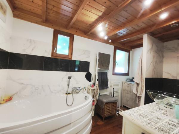 A SAISIR maison familiale avec vue imprenable sur les hauteurs de saint jean le Centenier