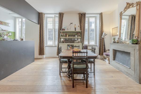 Superbe appartement T3 bis de 71 m² à Bordeaux Victoire Capucins.