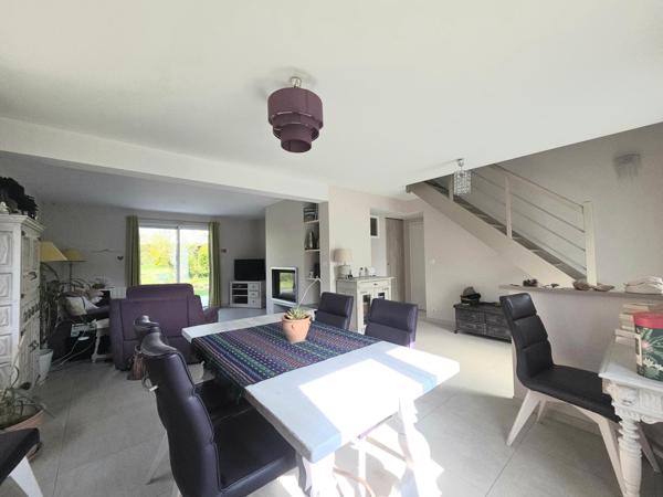 Maison contemporaine élégante de 4 chambres et bureau