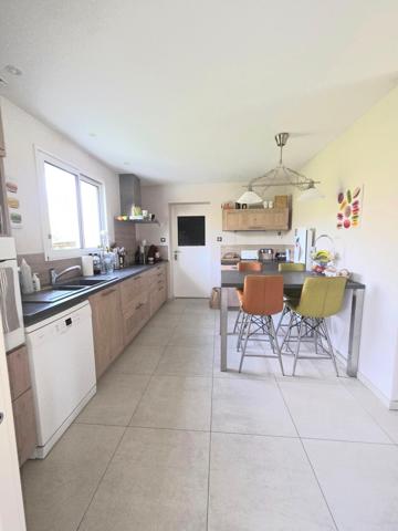 Maison contemporaine élégante de 4 chambres et bureau