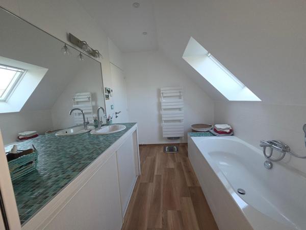 Maison contemporaine élégante de 4 chambres et bureau