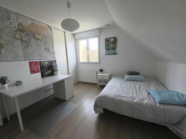 Maison contemporaine élégante de 4 chambres et bureau