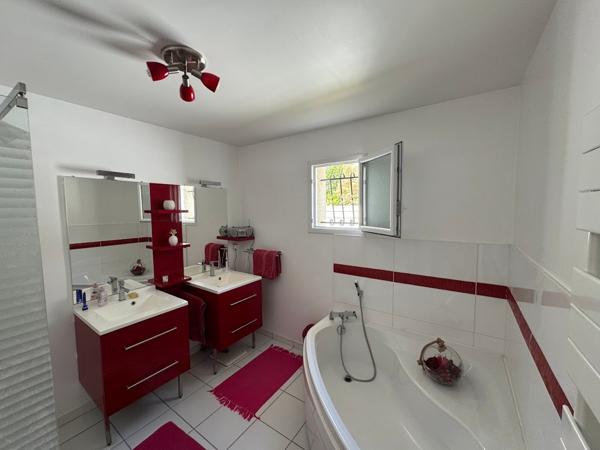 Pavillon  récent plain-pied T6 129m² sur sous-sol aménagé