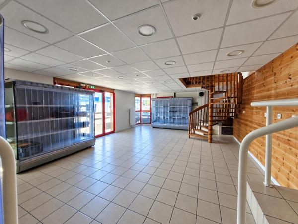 Murs Commerciaux et Industriels de 485 m²