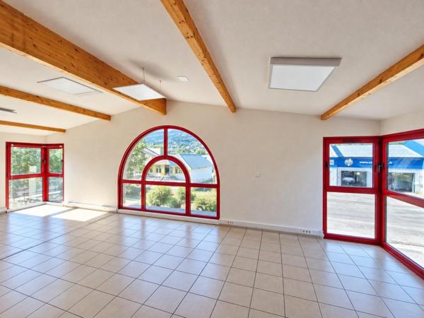 Murs Commerciaux et Industriels de 485 m²