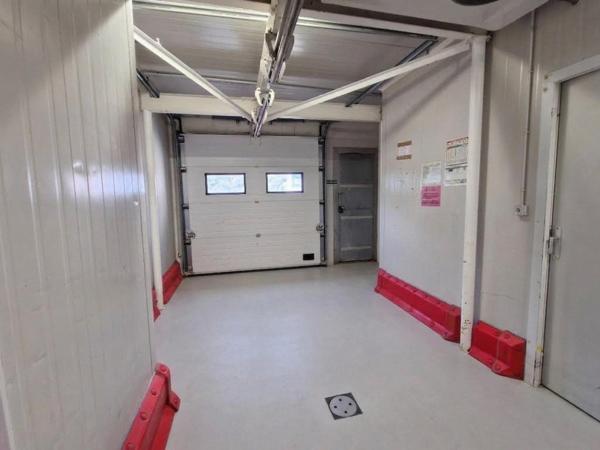 Murs Commerciaux et Industriels de 485 m²