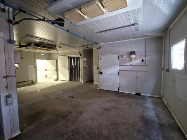 Murs Commerciaux et Industriels de 485 m²
