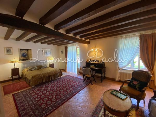 Belle propriété sur 1.34 ha, bordée par un ruisseau