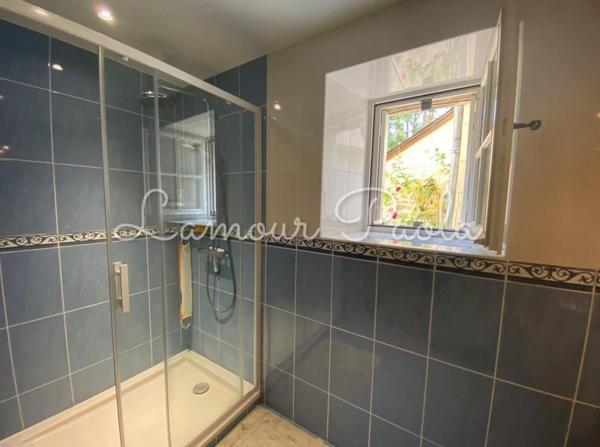 Belle propriété sur 1.34 ha, bordée par un ruisseau