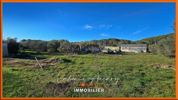 PIGNANS : Bien agricole composé d'une maison d'habitation de 86 m², hangar, serre...sur un terrain d'un hectare