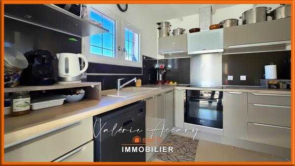 PIGNANS : Bien agricole composé d'une maison d'habitation de 86 m², hangar, serre...sur un terrain d'un hectare