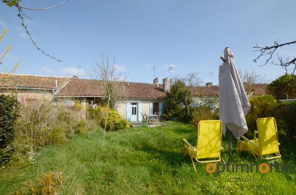 Maison de village avec jardin à LESSAC (16)