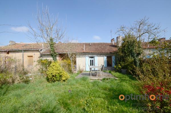 Maison de village avec jardin à LESSAC (16)