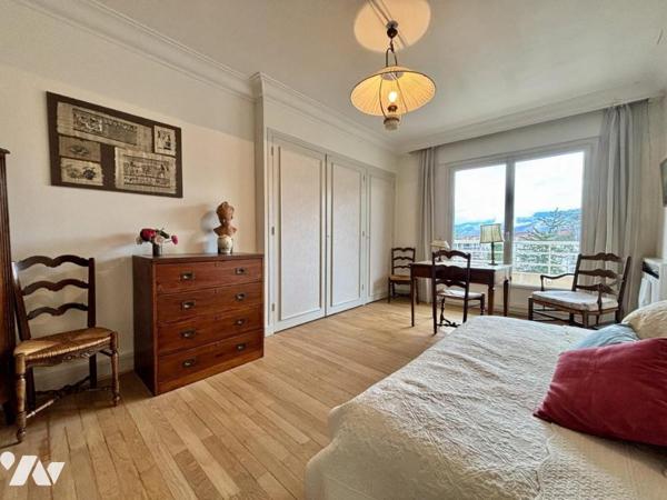 4p+c, vue massif de Belledonne, terrasse, grand garage