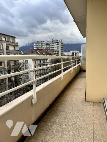 4p+c, vue massif de Belledonne, terrasse, grand garage