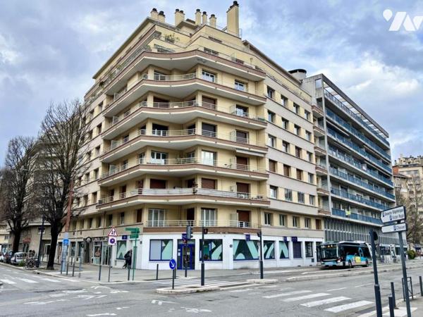 4p+c, vue massif de Belledonne, terrasse, grand garage