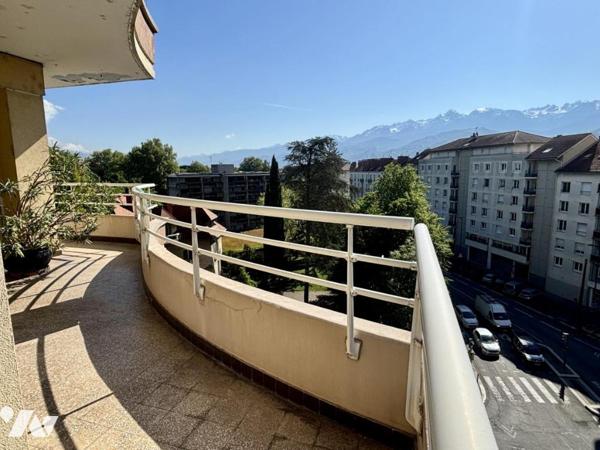 4p+c, vue massif de Belledonne, terrasse, grand garage